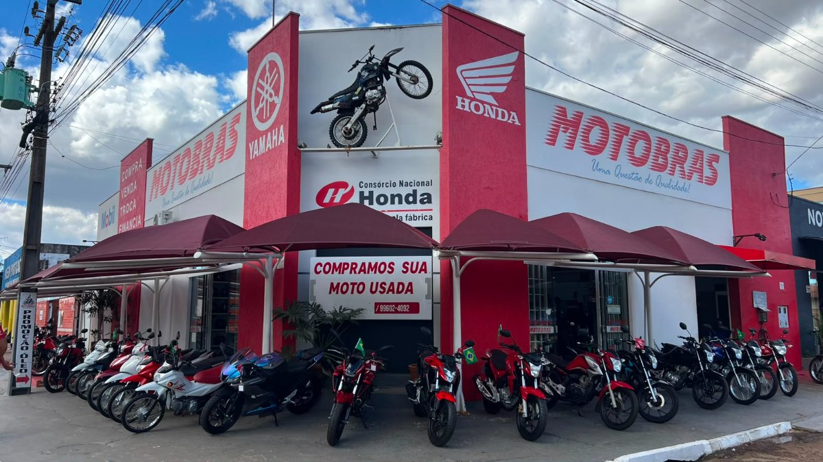 Fachada da loja MOTOBRAS com motos Honda e Yamaha